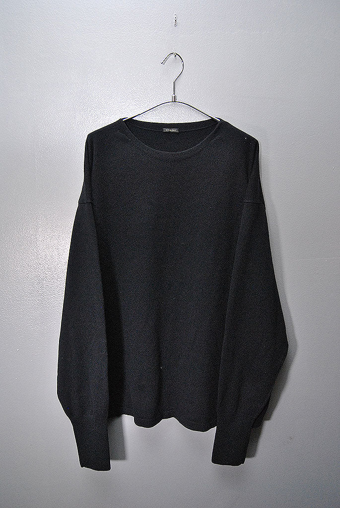 COMOLI コモリ　Scott&Charters カシミヤ　ニット　チャコール COMOLI＞ ・SCOTT&CHARTERS別注 クルーネックニット(Gray, Navy
