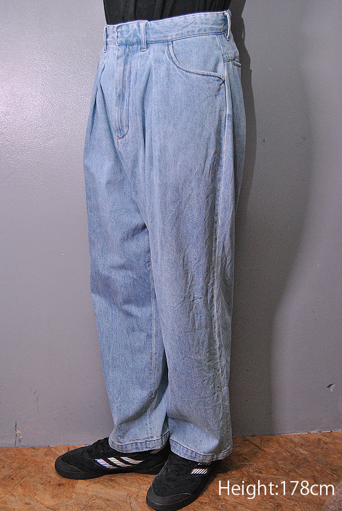 FARAH Two-tuck Wide Tapered Pants