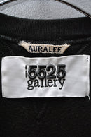 AURALEE × 5525gallery CREW NECK SWEATSHIRT
