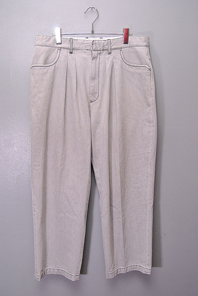FARAH Two-tuck Wide Tapered Pants