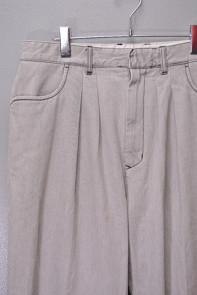 FARAH Two-tuck Wide Tapered Pants