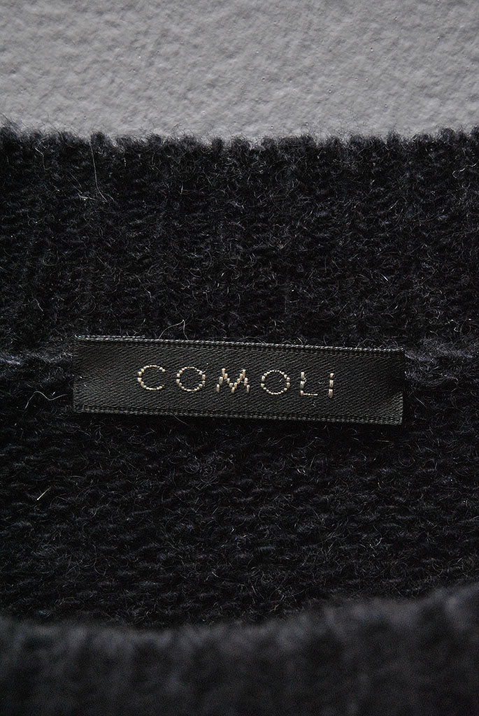 COMOLI カシミヤ製品染クルーネックニット