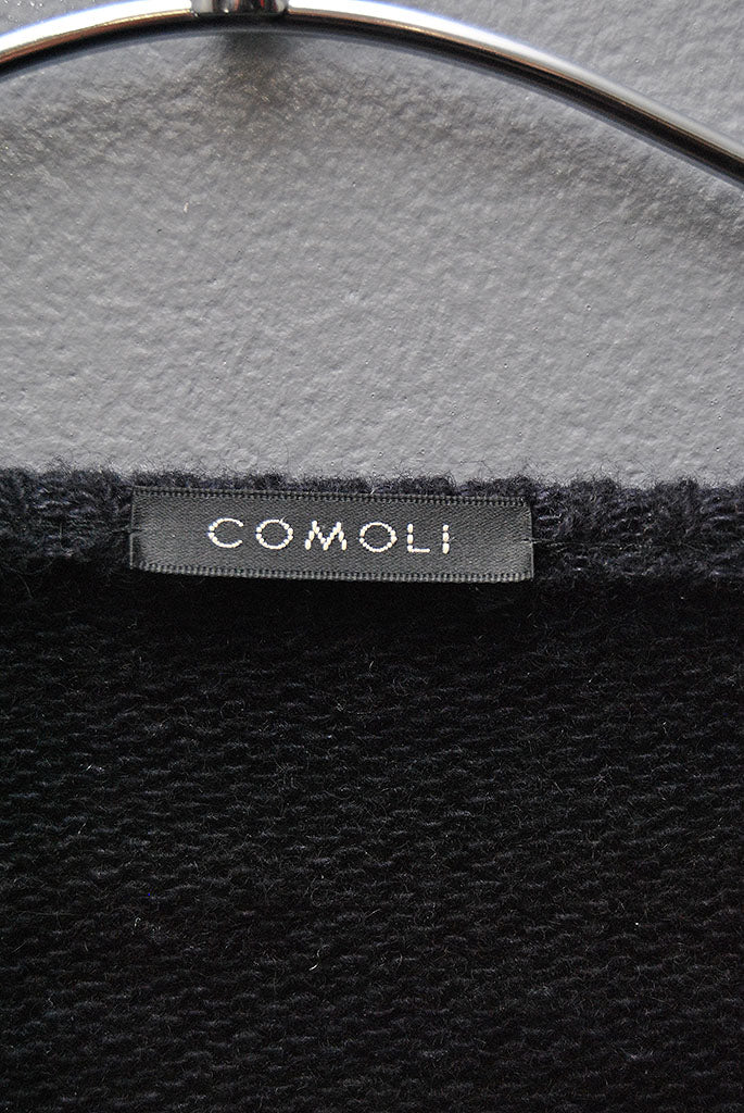 COMOLI カシミヤ製品染Vネックニット