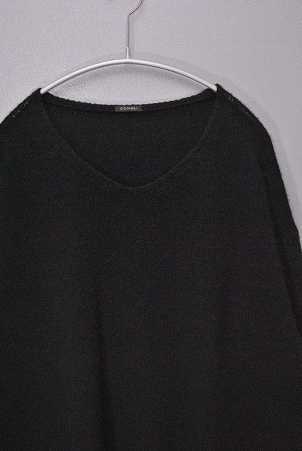 COMOLI カシミヤ製品染Vネックニット