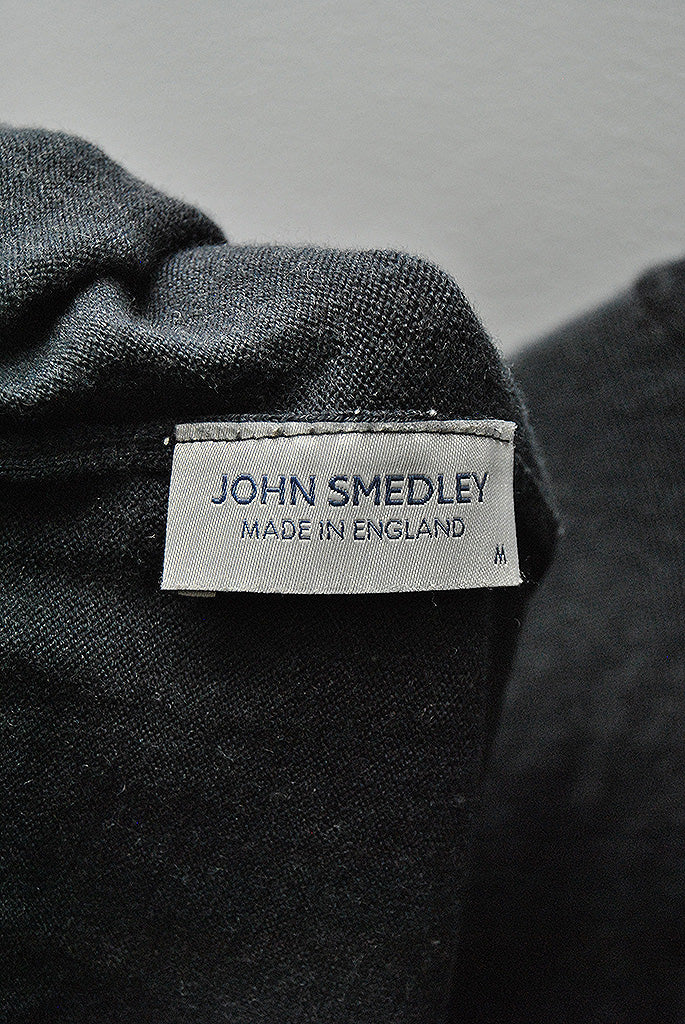 JOHN SMEDLEY タートルネックウールニット