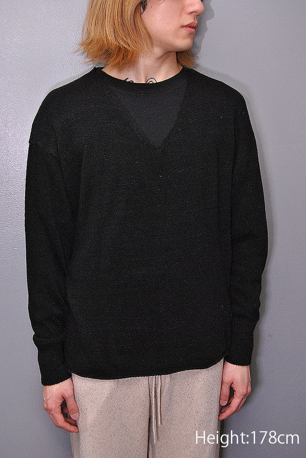 COMOLI ブラックVネックニット