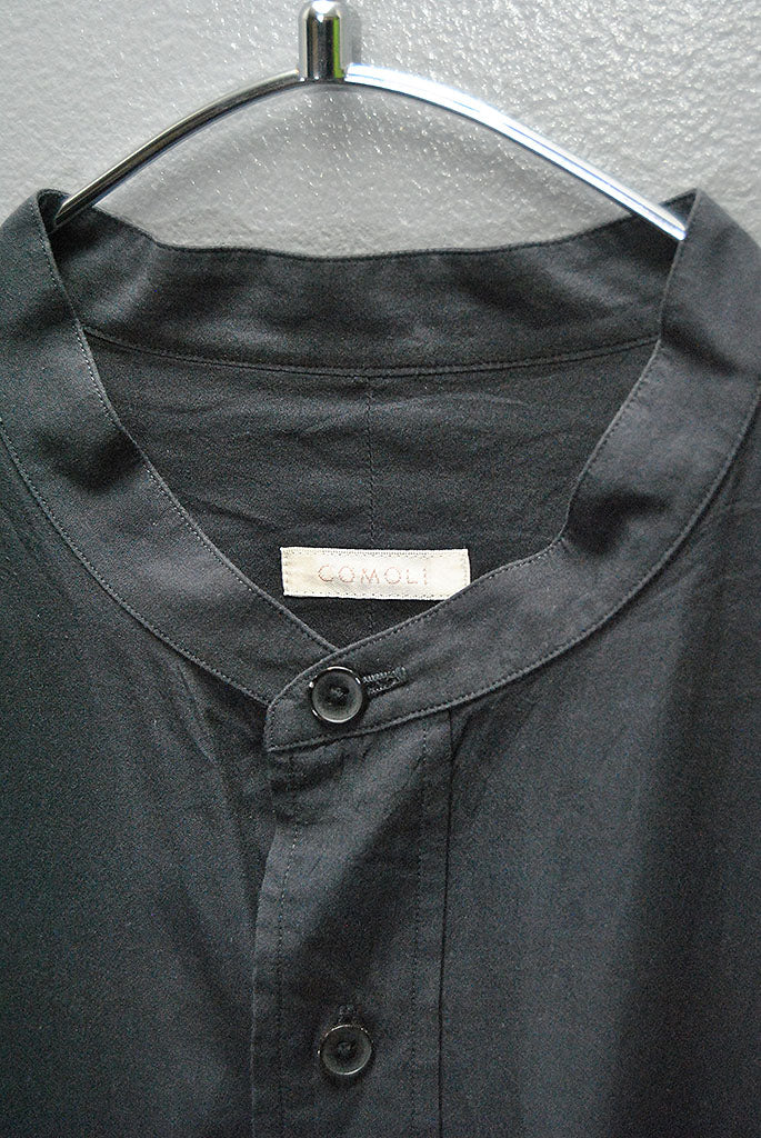 COMOLI バンドカラーシャツ