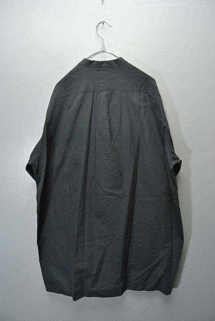 COMOLI バンドカラーシャツ