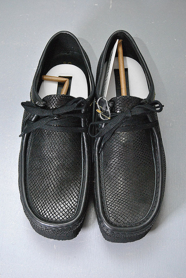 WACKO MARIA × CLARKS SNAKE WALLABEE
