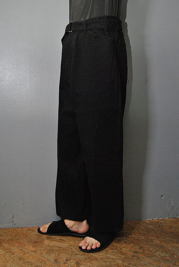 COMOLI デニムベルテッドパンツ