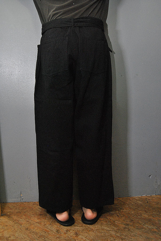 COMOLI デニムベルテッドパンツ