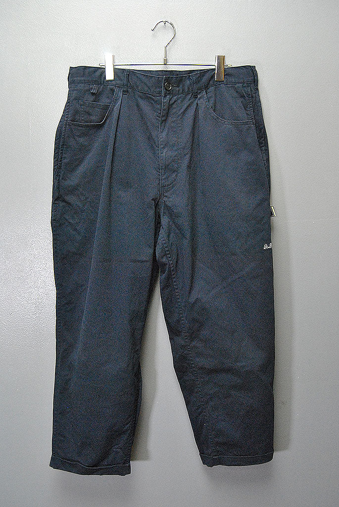 BROCHURE 1P BIG CHINO PANTS A.H