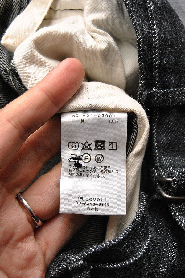 COMOLI デニムベルテッドパンツ