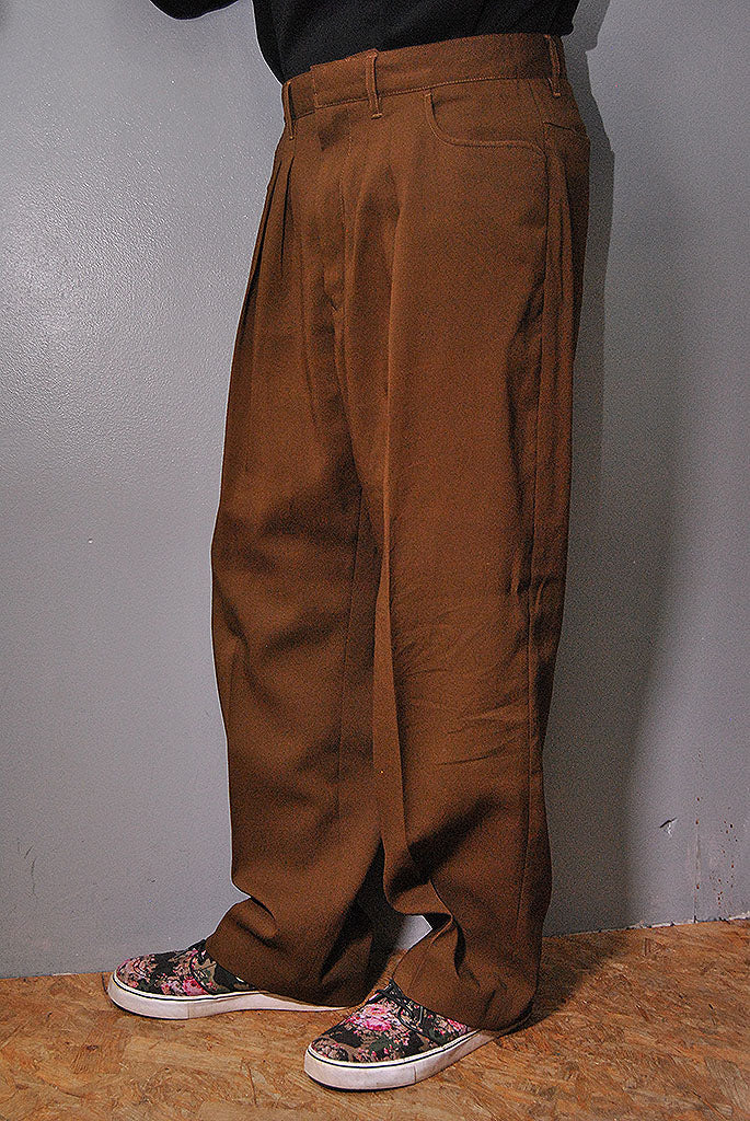 FARAH Two-tuck Wide Tapered Pants