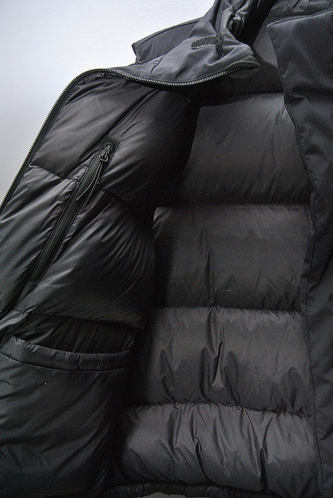 Si x TAION REVERSIBLE DOWN VEST