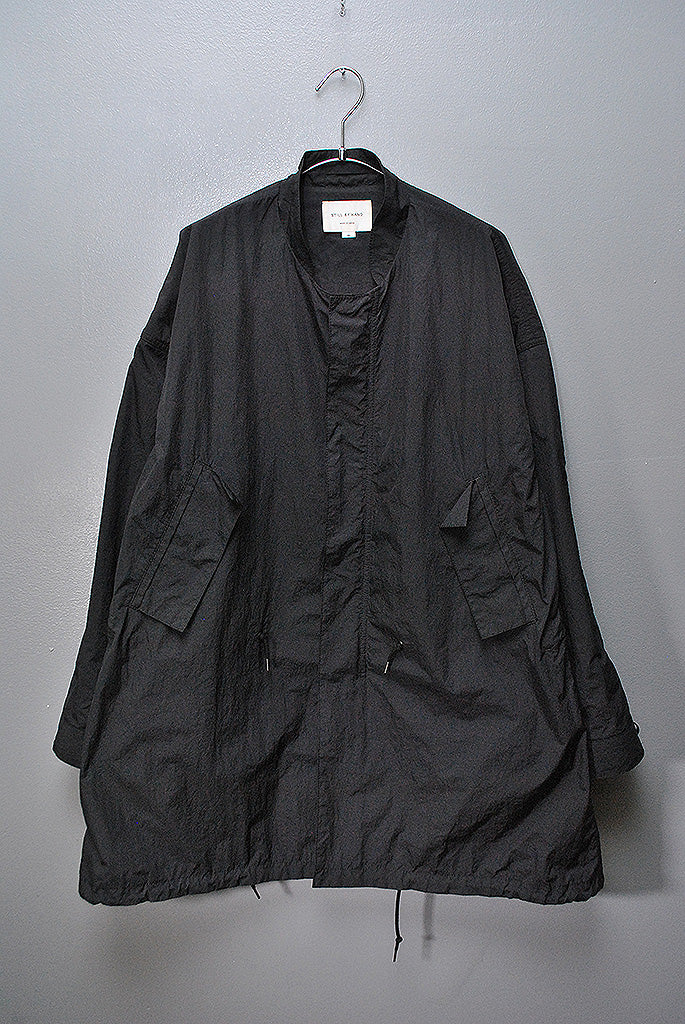 STILL BY HAND Water-Repellent Crisp Nylon Coat