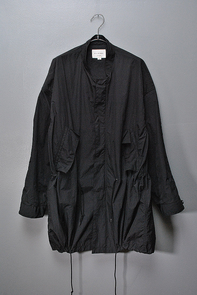 STILL BY HAND Water-Repellent Crisp Nylon Coat