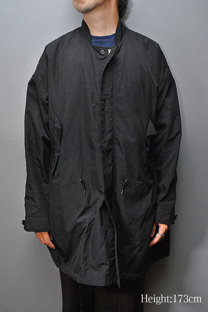 STILL BY HAND Water-Repellent Crisp Nylon Coat