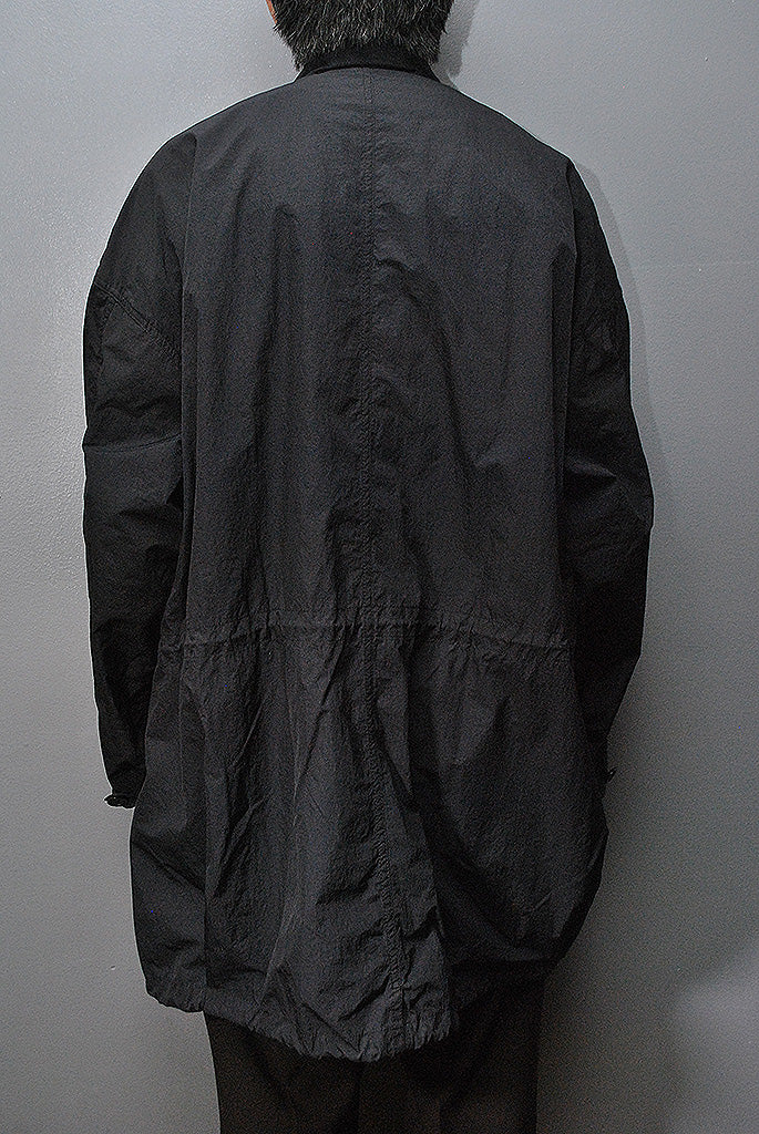 STILL BY HAND Water-Repellent Crisp Nylon Coat