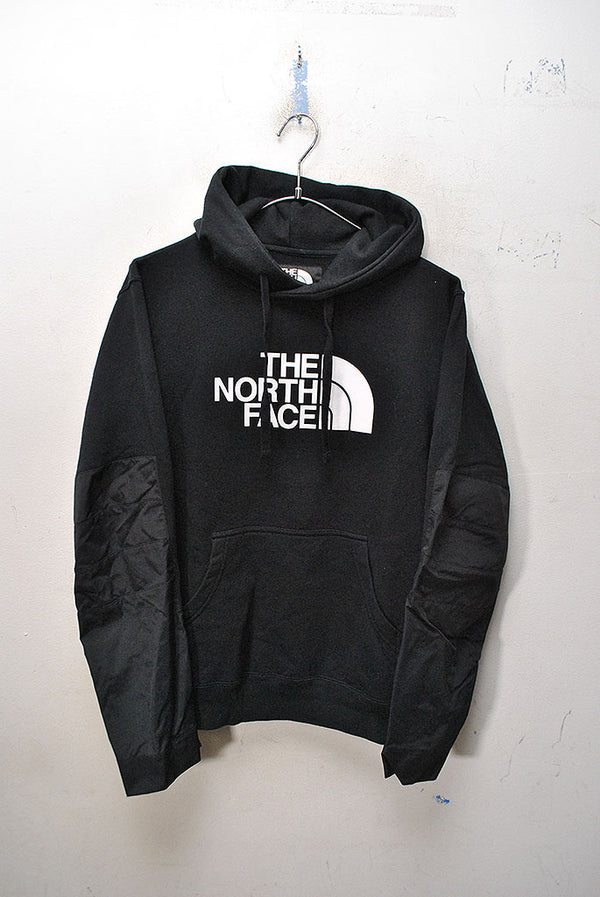 sacai north face パーカー