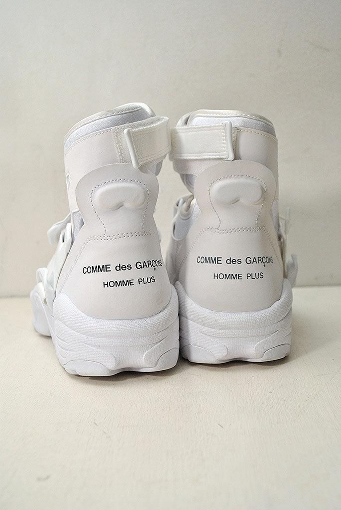 COMME des GARCONS HOMME PLUS × NIKE Air Carnivore