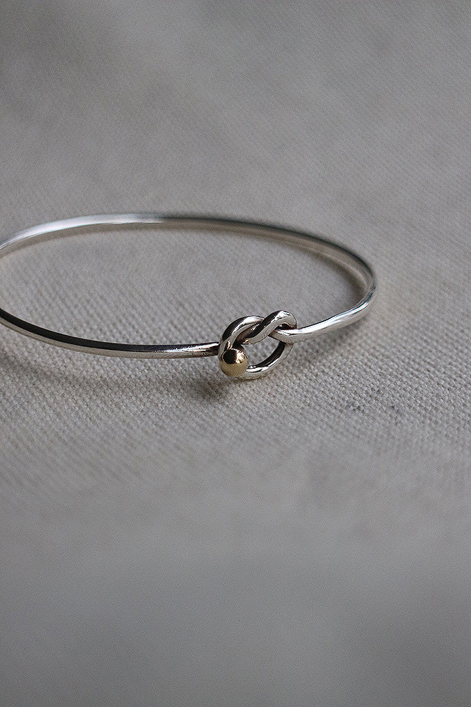 TIFFANY&CO.  Love knot bangle