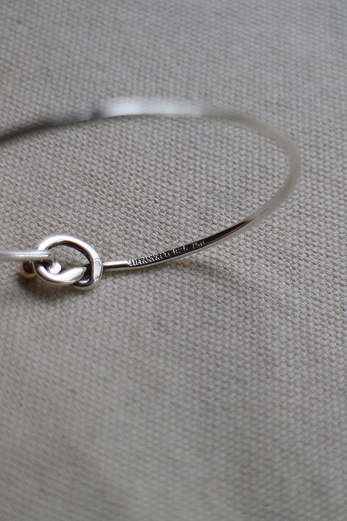 TIFFANY&CO.  Love knot bangle
