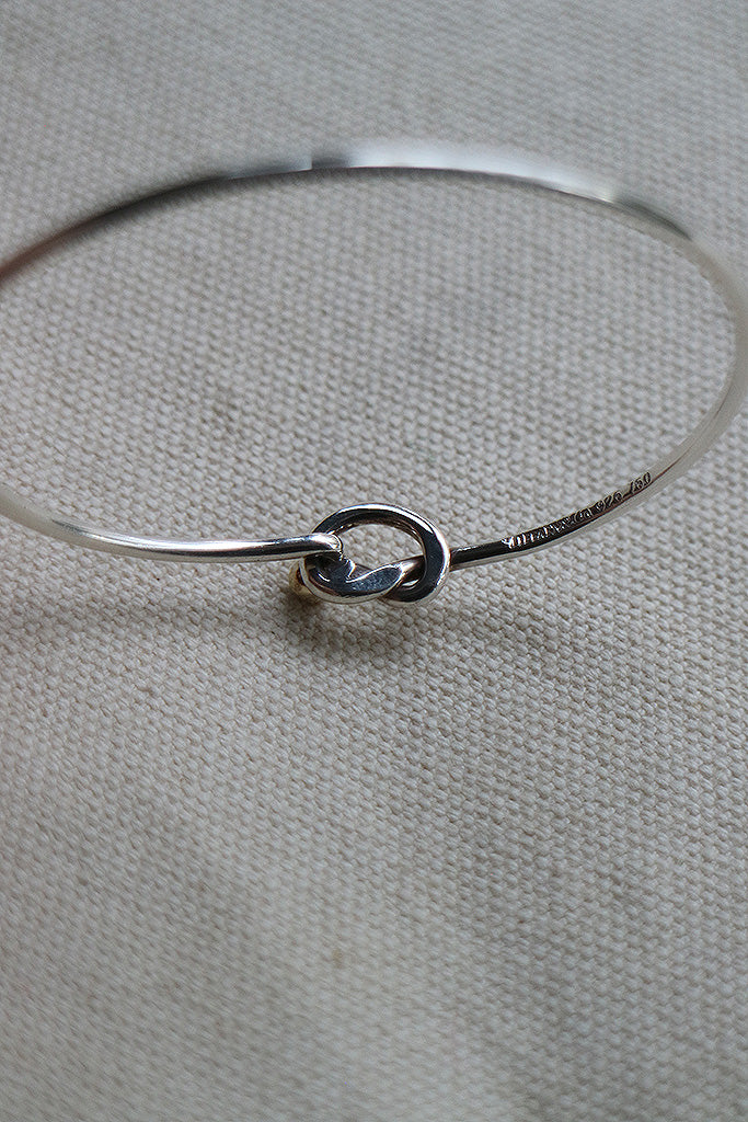 TIFFANY&CO.  Love knot bangle