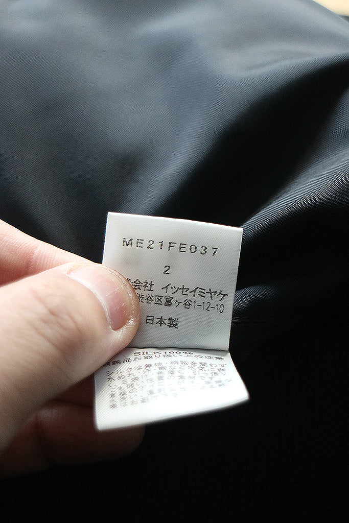 ISSEY MIYAKE MEN SILK VEST