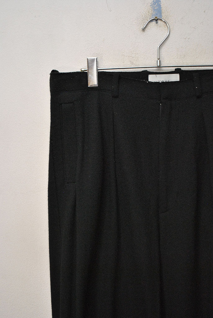 YOKE CUT-OFF 1TUCK WIDE TROUSERS